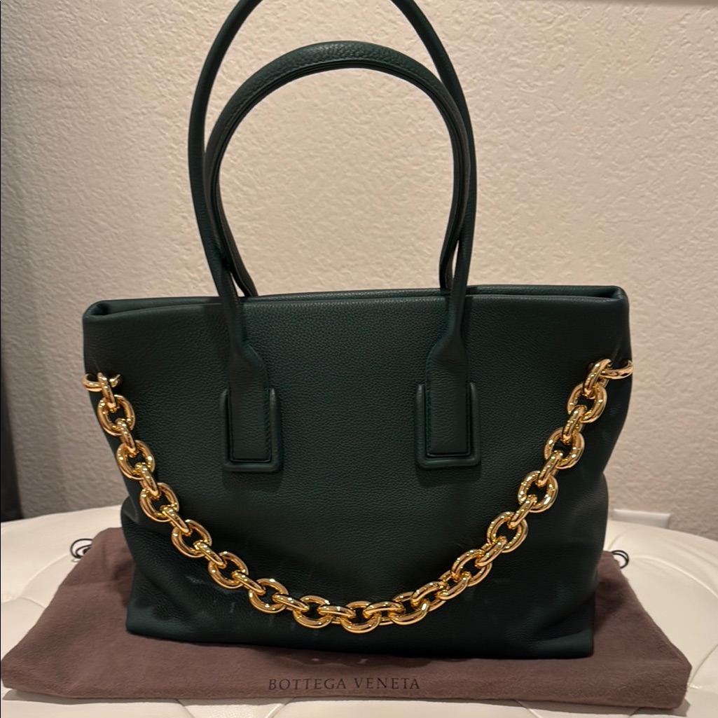Bottega Veneta Dark Green Shoulder Bag With Gold Chain